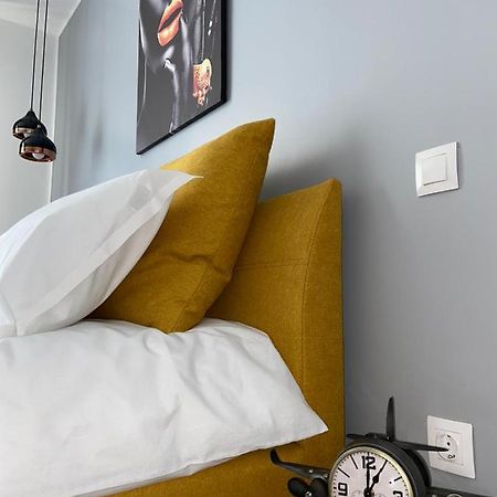 Qualis Apartament Brasov Bagian luar foto