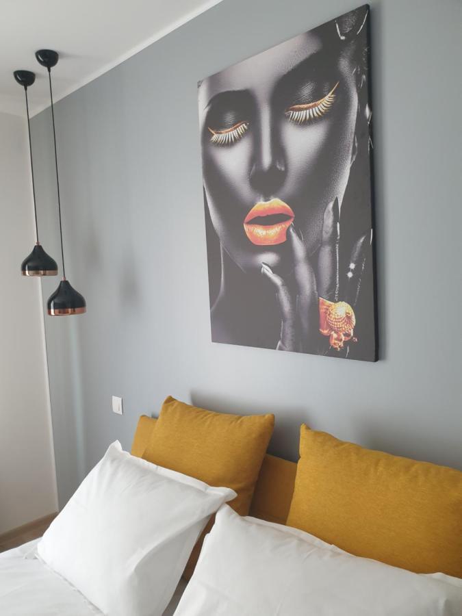 Qualis Apartament Brasov Bagian luar foto