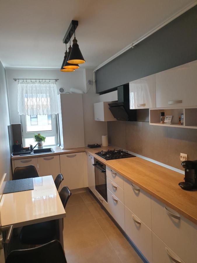 Qualis Apartament Brasov Bagian luar foto