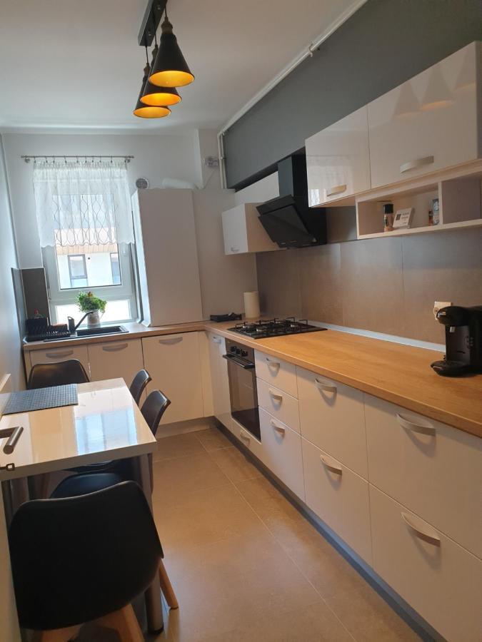 Qualis Apartament Brasov Bagian luar foto