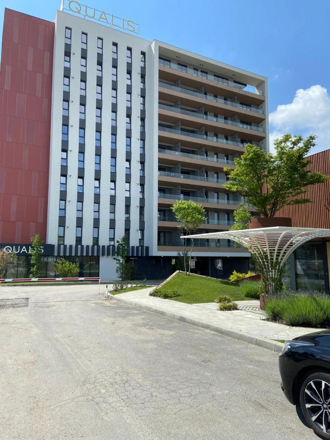 Qualis Apartament Brasov Bagian luar foto
