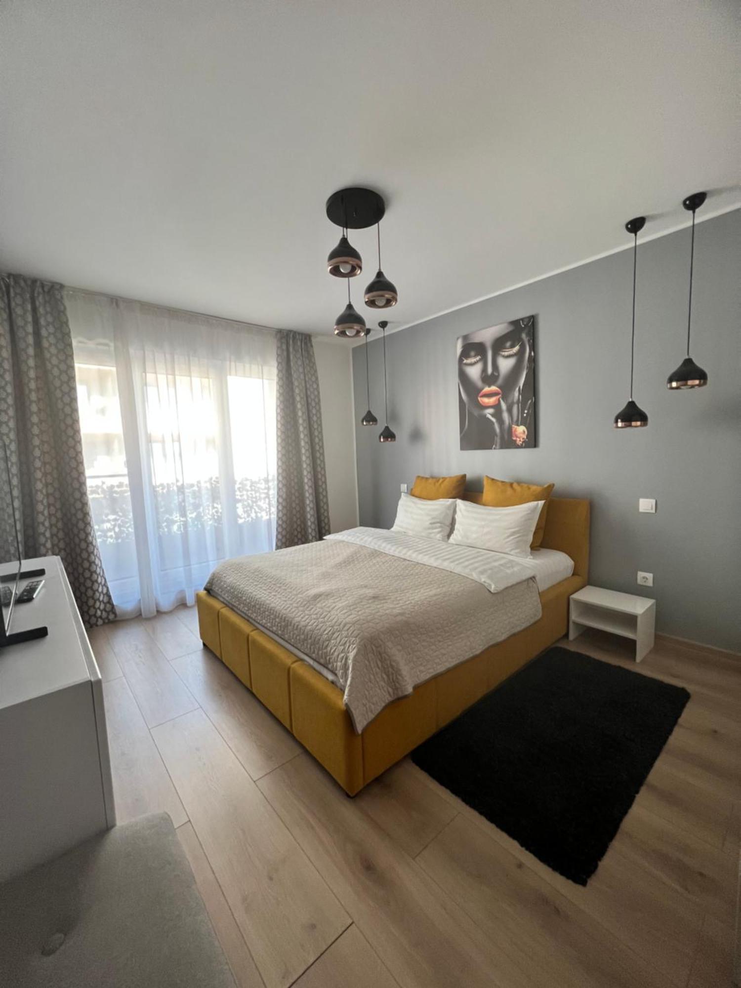 Qualis Apartament Brasov Bagian luar foto